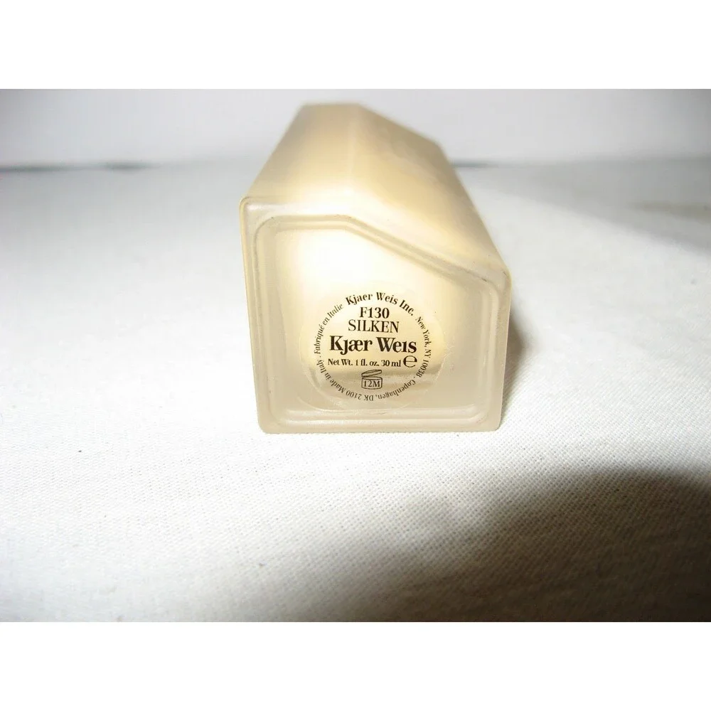 Kjaer Weis Invisible Touch Liquid Foundation 1 oz f130 Silken